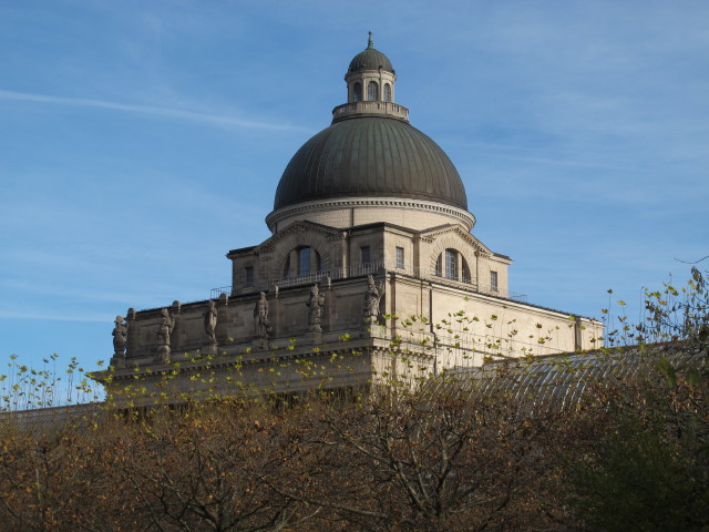 Kuppel des ehemaligen Armeemuseums (24. Nov.)