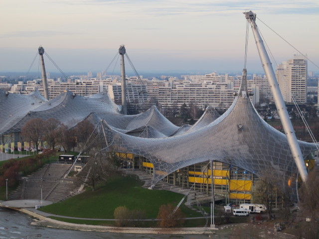 Olympiahalle vom Olympiaberg aus (24. Nov.)