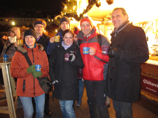 Carmen, Stefan, Florian, Katrin, ich und Wolfgang im Weihnachtsdorf Schloss Belvedere