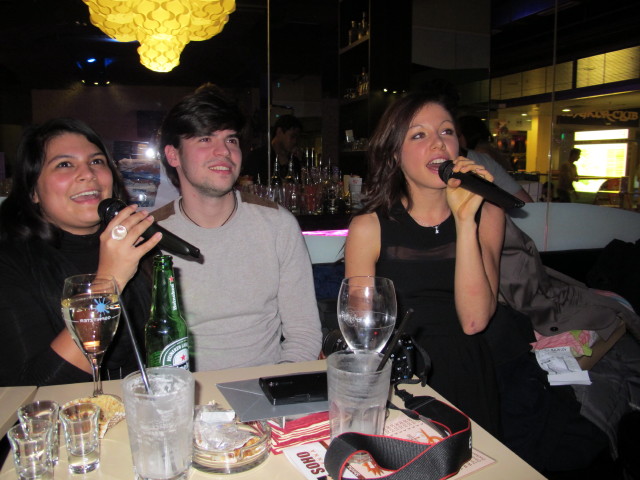 ?, ? und Daniela im Soho