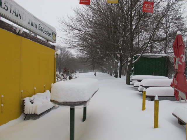 W&uuml;rstelstand zum Badesee (18. J&auml;n.)