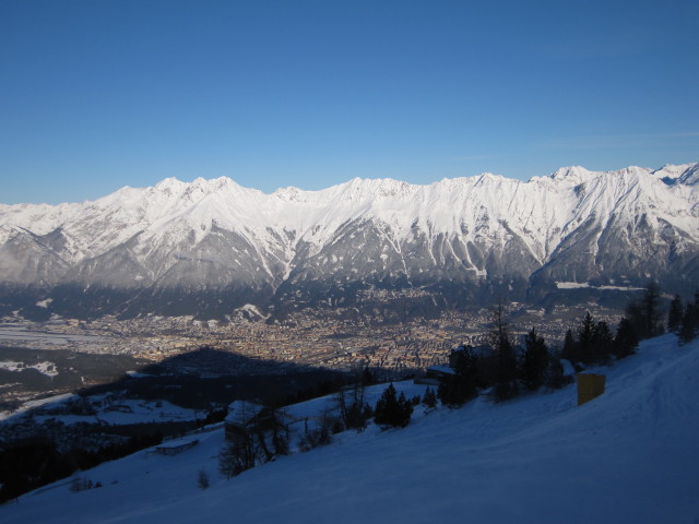 Innsbruck von der Bergstation der Panoramabahn aus