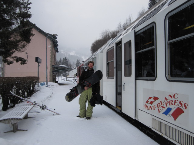 RE 18940 im Bahnhof Les Houches, 980 m (14. M&auml;rz)