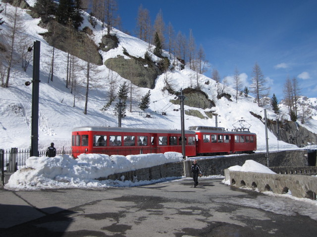 Train &agrave; cr&eacute;maill&egrave;re du Montenvers im Gare du Montenvers, 1.913 m