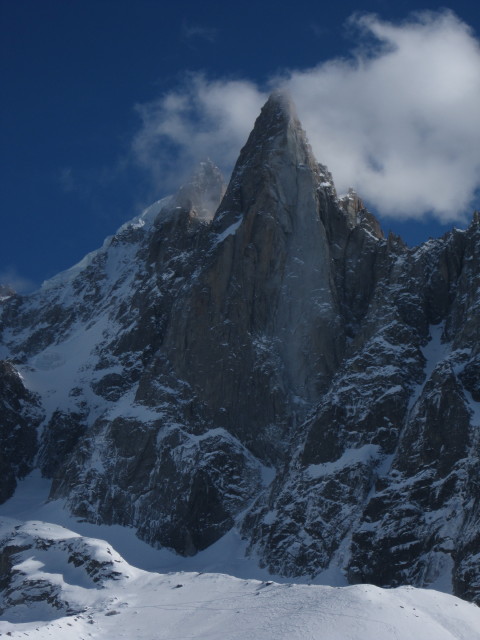 Les Drus vom Train &agrave; cr&eacute;maill&egrave;re du Montenvers aus
