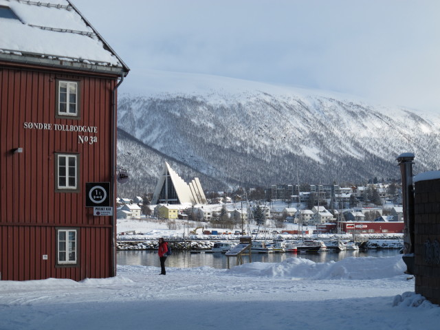 Ishavskatedralen von der S&oslash;ndre Tollbodgate aus (23. M&auml;rz)