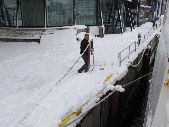 Polargirl im Troms&oslash; Havn (24. M&auml;rz)