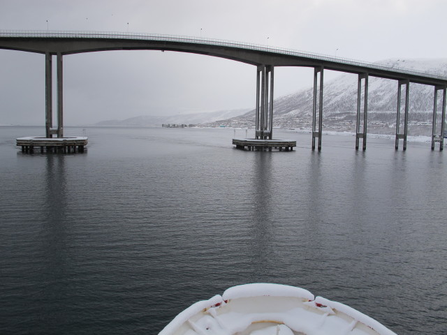 Troms&oslash;brua von der Polargirl aus (24. M&auml;rz)