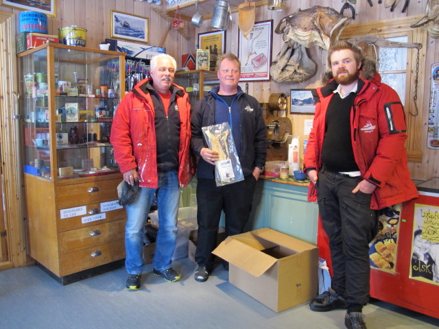 Gi&aelig;ver's Landhandel in Havnnes (28. M&auml;rz)