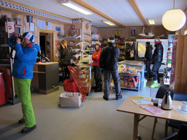 Gi&aelig;ver's Landhandel in Havnnes (28. M&auml;rz)