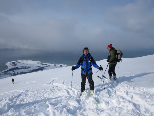 Ich und Axel zwischen Storhaugen und Djupvik Kirkegård