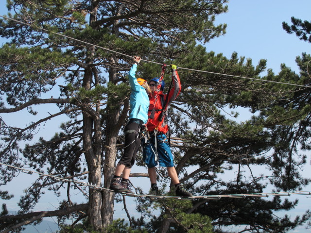 Sabrina und Christian auf der Seilbr&uuml;cke