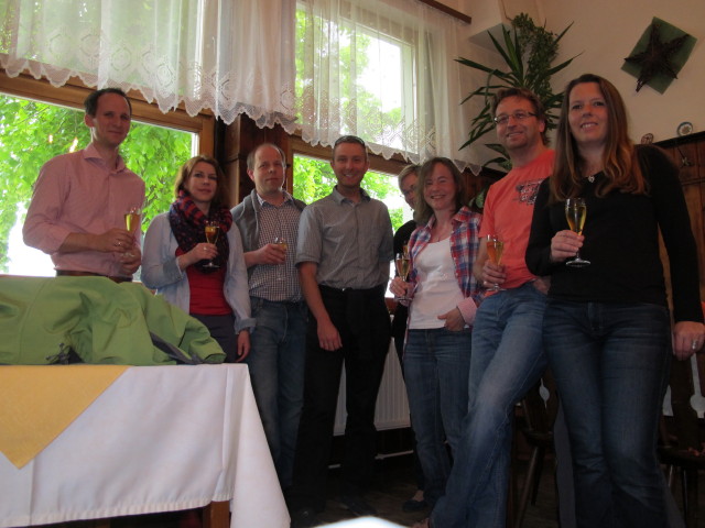 ?, ?, Lutz, ich ?, Irene, Michael und Marion im H&auml;userl am Roan aus