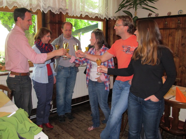 ?, ?, Lutz, Irene, Michael und Marion im H&auml;userl am Roan aus