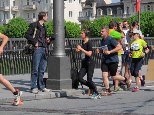 Daniela am Salzburg-Marathon auf der Staatsbr&uuml;cke