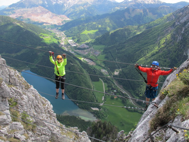 Kaiser-Franz-Joseph-Klettersteig: Sabrina und Christian auf der Seilbr&uuml;cke (18. Mai)
