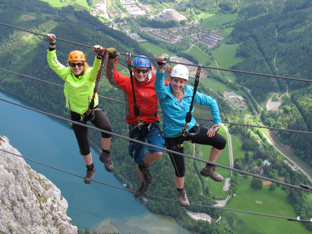 Kaiser-Franz-Joseph-Klettersteig: Sabrina, Christian und Romana auf der Seilbr&uuml;cke (18. Mai)