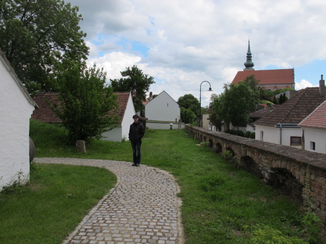 Carmen am Freigel&auml;nde im Ausstellungsteil 'Wein' in Poysdorf