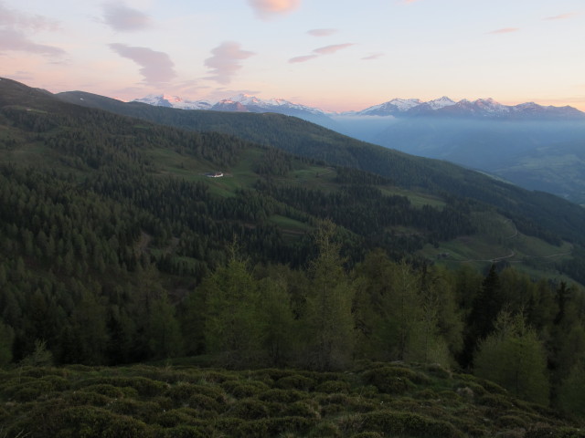von der Brandlochhütte Richtung Nordwesten (9. Juni)