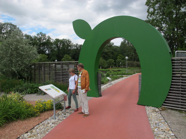 Mama und Papa in den Holz.Dach.G&auml;rten