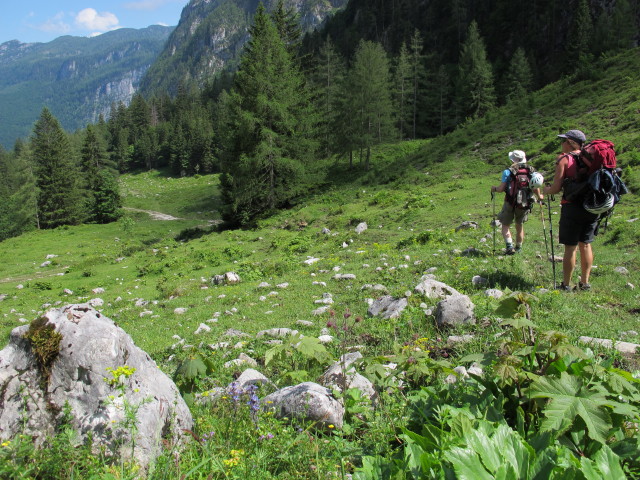 Christoph und Gudrun am Jochalmweg zwischen Unterer Jochalm und Jochberg (16. Juni)