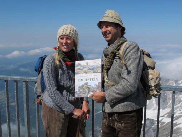 Manuela und ? am Skywalk, 2.687 m (21. Juni)