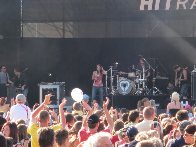 Christina St&uuml;rmer auf der Wien Energie / Hitradio &Ouml;3 Fest-B&uuml;hne (23. Juni)