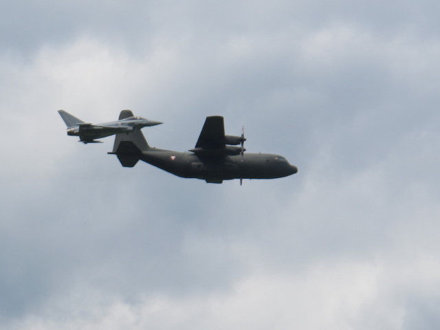 Eurofighter Typhoon und Lockheed C-130 Hercules