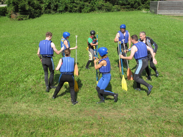 Andreas, Sabrina, Ariane, ?, Daniela, ?, Werner und G&uuml;nther im Go Eddy Raftingcenter
