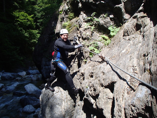 Klabauter-Klettersteig: Reinhard beim f&uuml;nften Wasserfall