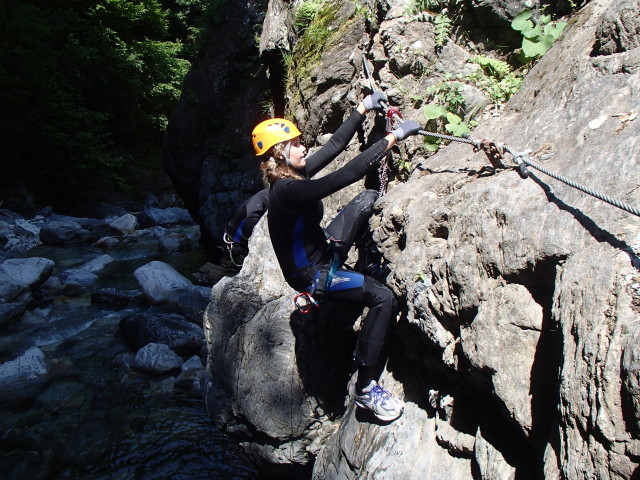 Klabauter-Klettersteig: Miriam beim f&uuml;nften Wasserfall