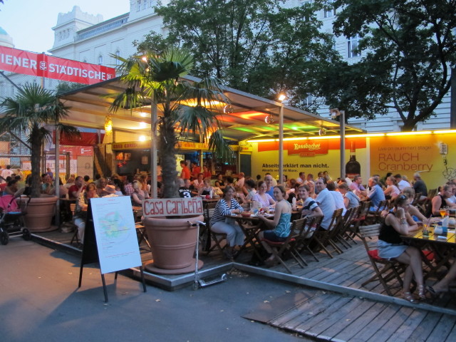 Doris, Katrin, Florian, Carmen und Jakob im 'Casa Caribe&ntilde;a' auf der Summerstage