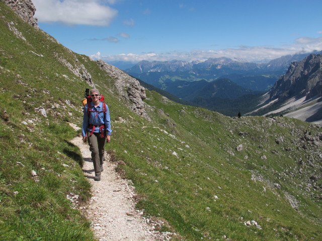 Susanne am Weg 3 zwischen Kreuzjoch und Roa-Scharte (10. Aug.)