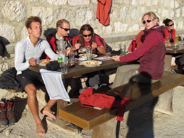 Christoph, Christoph, Gudrun und Susanne bei der Regensburger H&uuml;tte, 2.037 m (10. Aug.)