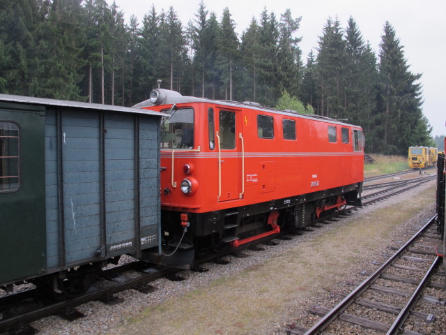 2095.12 mit P 16926 im Bahnhof Altnagelberg, 495 m