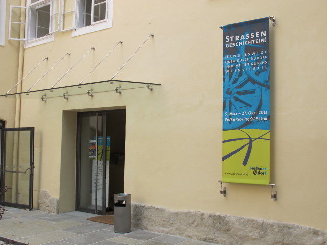 'Stra&szlig;engeschichte(n) - Handelswege quer durch Europa und mitten durchs Weinviertel' im Schloss Wolkersdorf