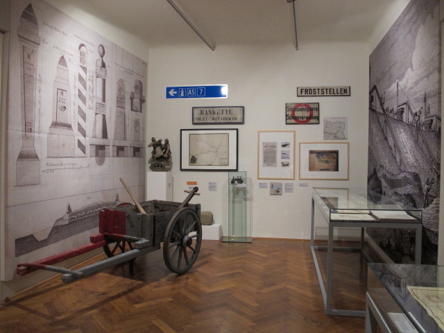 'Stra&szlig;engeschichte(n) - Handelswege quer durch Europa und mitten durchs Weinviertel' im Schloss Wolkersdorf