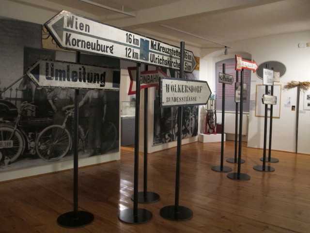 'Stra&szlig;engeschichte(n) - Handelswege quer durch Europa und mitten durchs Weinviertel' im Schloss Wolkersdorf