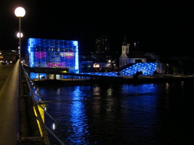 Ars Electronica Center von der Nibelungenbr&uuml;cke aus (3. Sep.)