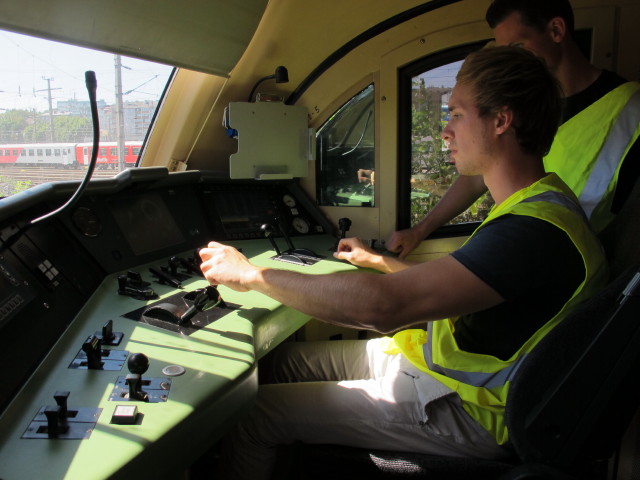David in der 1016 012 am &Ouml;BB-Standort Linz (5. Sept.)