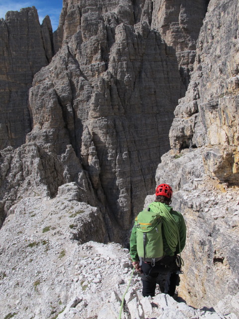 Gro&szlig;e Zinne-Normalweg: Herbert zwischen Schl&uuml;sselstelle und unterem Terrassenband (21. Sept.)
