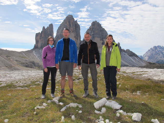 Carmen, Mario, Florian und Martha bei der Drei-Zinnen-H&uuml;tte (22. Sept.)