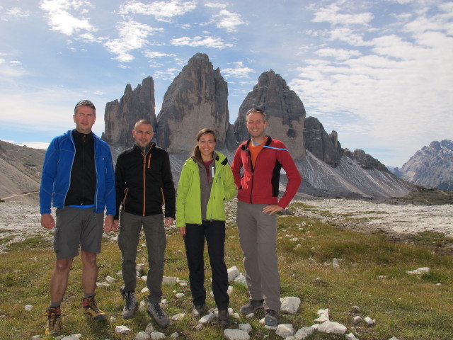 Mario, Florian, Martha und ich bei der Drei-Zinnen-H&uuml;tte (22. Sept.)