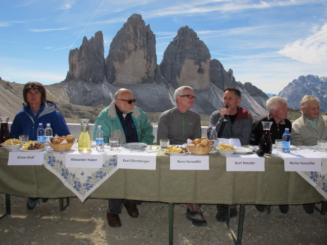 Simon, Kurt, Bene, Kurt, Reiner und Peter bei der Drei-Zinnen-H&uuml;tte, 2.405 m (22. Sept.)