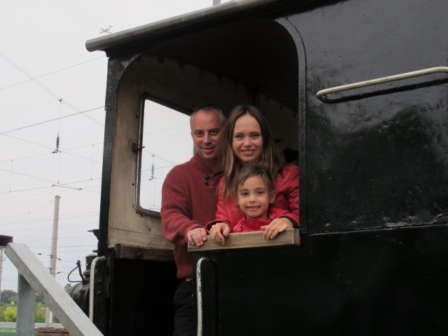 Walter, Diana und Daria in der Dampflok 'Br&uuml;nn'