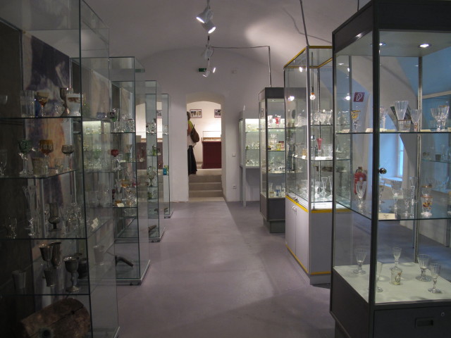 Sonderausstellung 'Weingl&auml;ser und Weintrinkgl&auml;ser' im Museum Retz