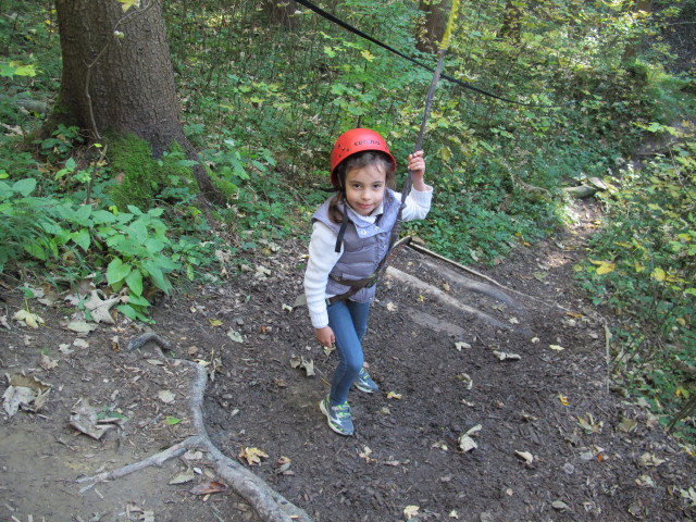 Daria am Ende des Parcours 'Wiesel' im Kletterwald Buchenberg