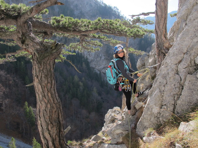 'Brunnerweg': Irene am Stand nach der 2. Seill&auml;nge