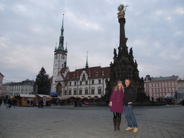 Andrea und ich bei der Pests&auml;ule der heiligen Dreifaltigkeit