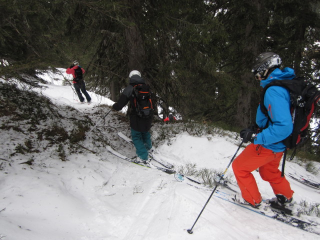 Elisabeth, ? und Wolfgang zwischen Trattenbachabfahrt und Aubach (17. J&auml;n.)
